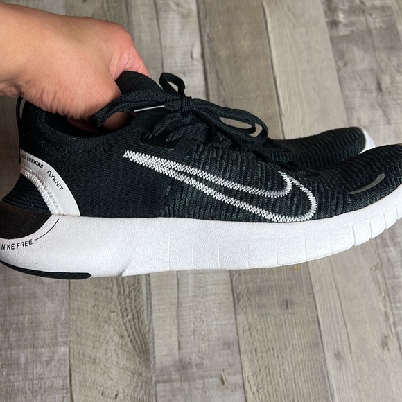 Nike Free Run Flyknit Next Nature Running Shoe - Picture 4 of 8